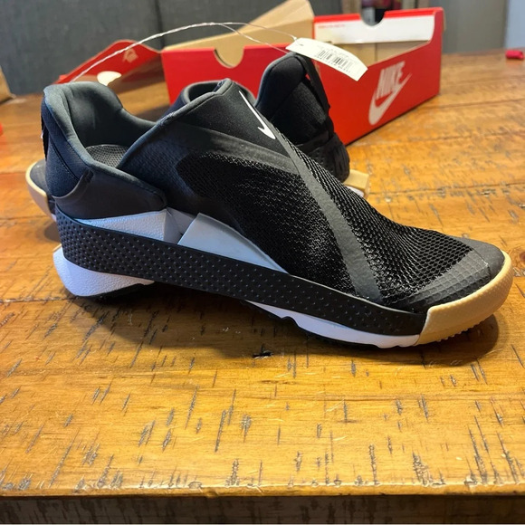 NIKE Go FlyEase ‎ Black White Easy On/Off Shoes DR5540 002 - Picture 3 of 8